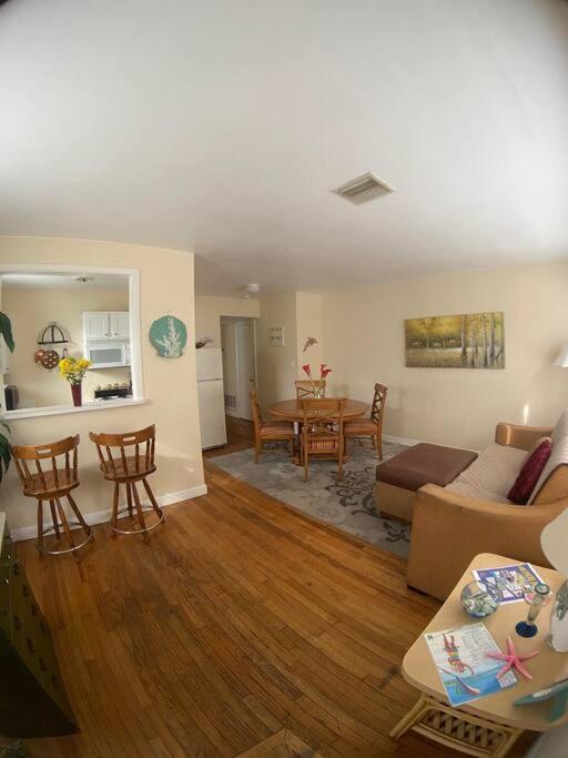 Private One-Bedroom 6 -Directly Across From Beach Сейнт Пийт Бийч Екстериор снимка